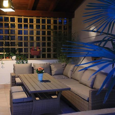 Bamboo Oasis Apartment With Terrace In The Garden And Free Parking, Fiume Esterno foto