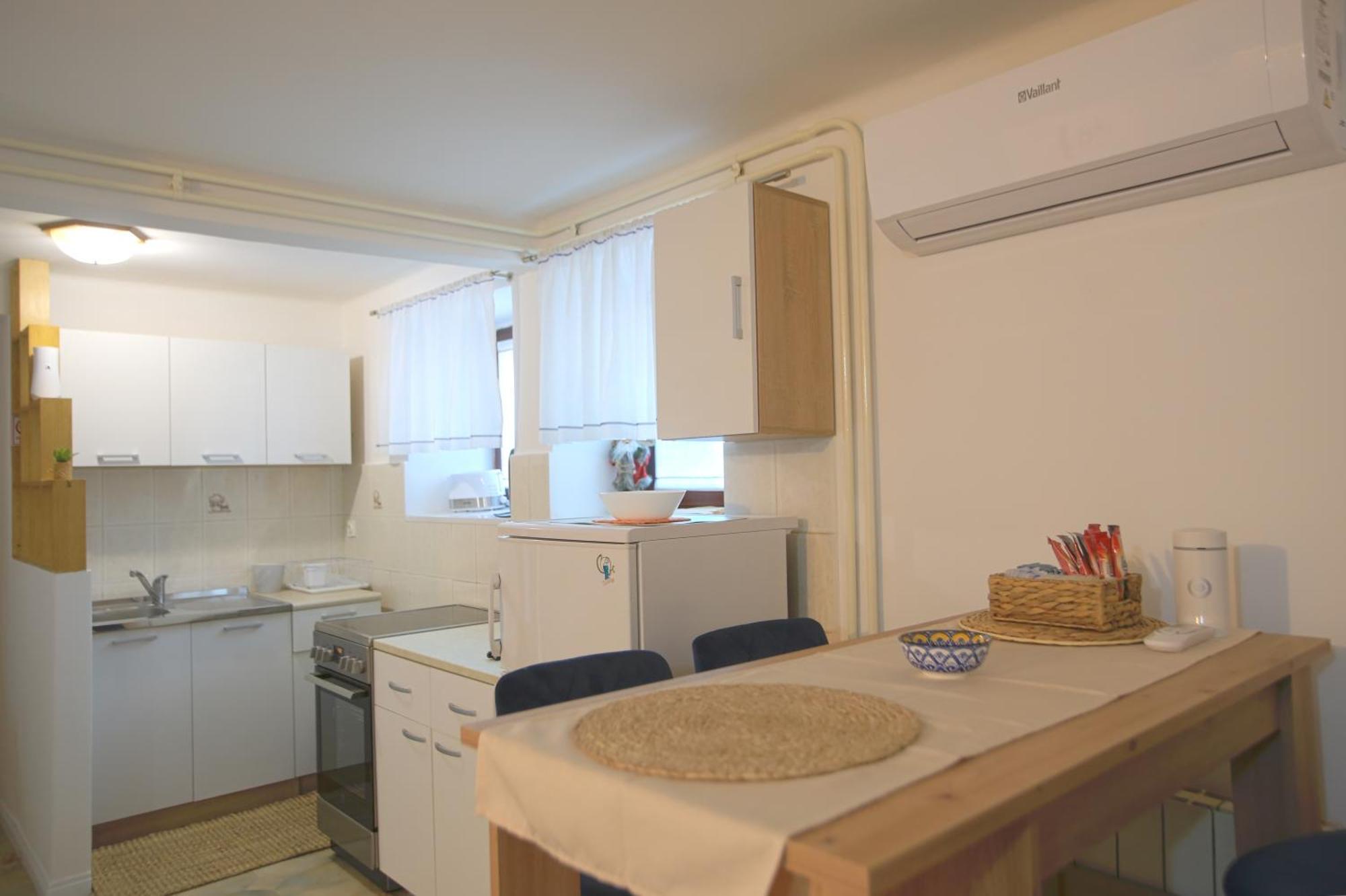 Bamboo Oasis Apartment With Terrace In The Garden And Free Parking, Fiume Esterno foto