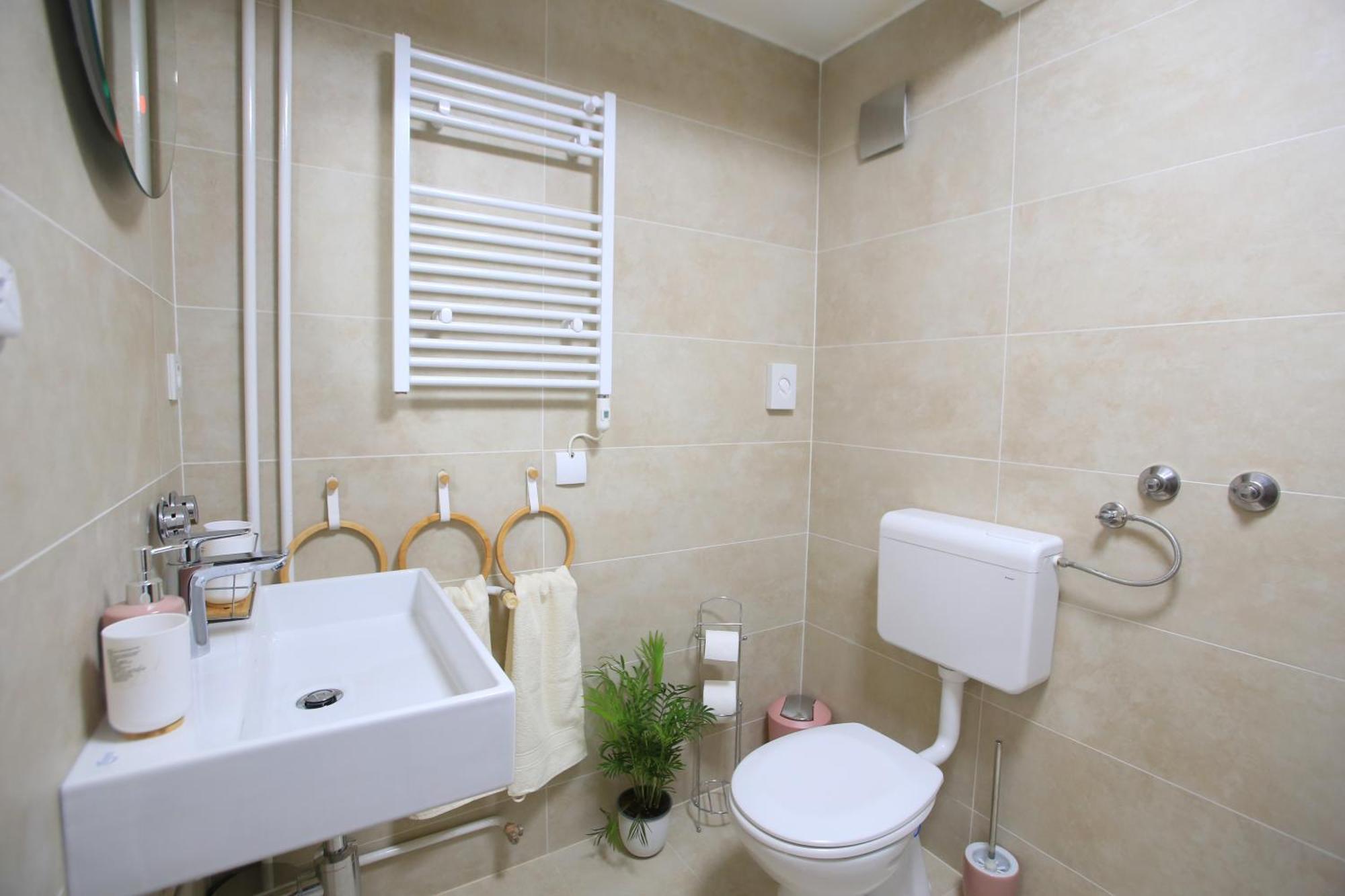 Bamboo Oasis Apartment With Terrace In The Garden And Free Parking, Fiume Esterno foto