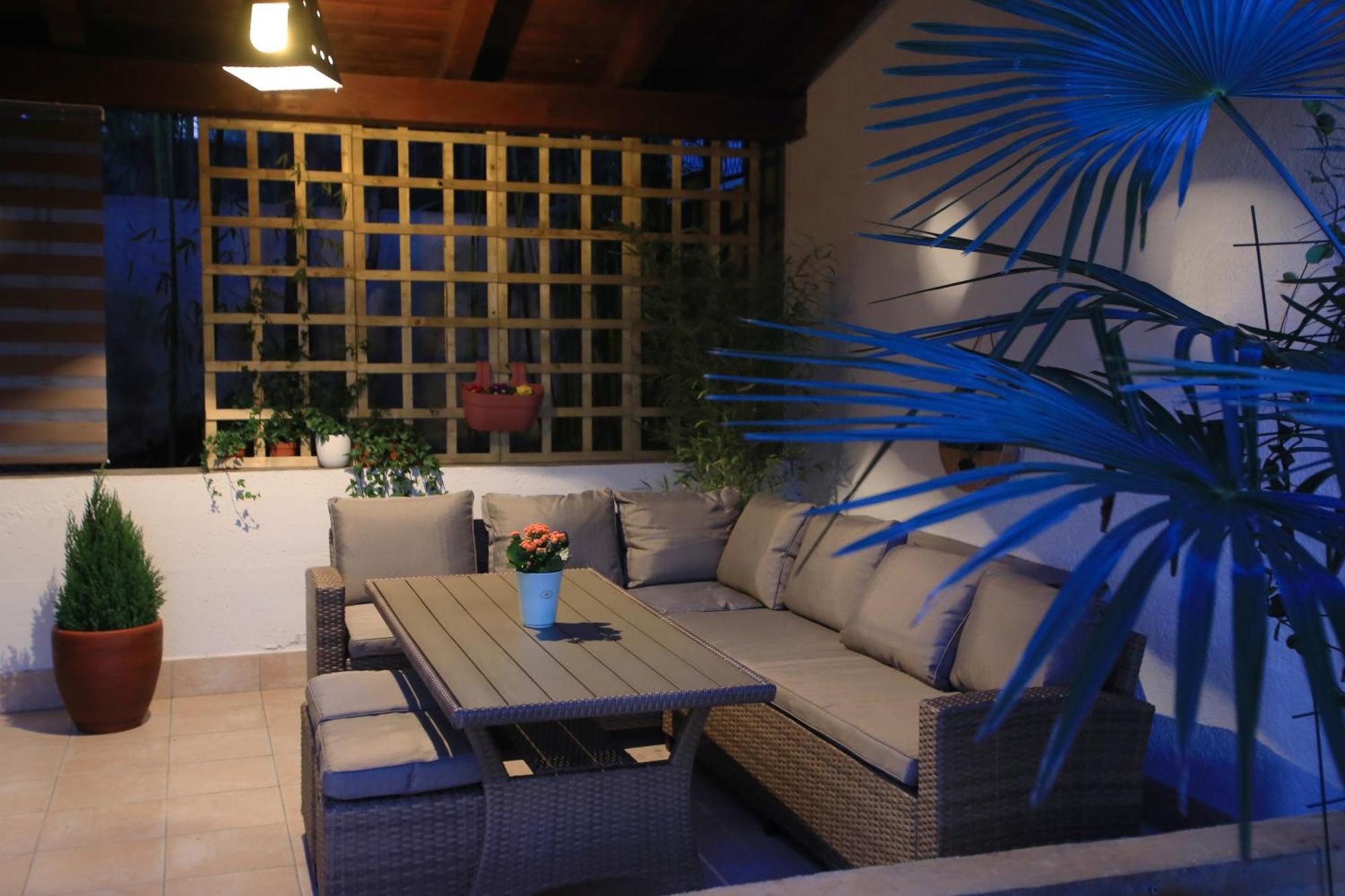 Bamboo Oasis Apartment With Terrace In The Garden And Free Parking, Fiume Esterno foto